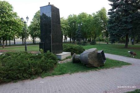 Кернес обещает восстановить памятник Жукову