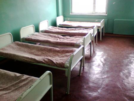 Азаров возмутился киевской «больницей для болельщиков»