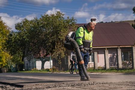 Роками залишалася у критичному стані: «Вітряні парки України» допомогли відновити дорогу на Закарпатті