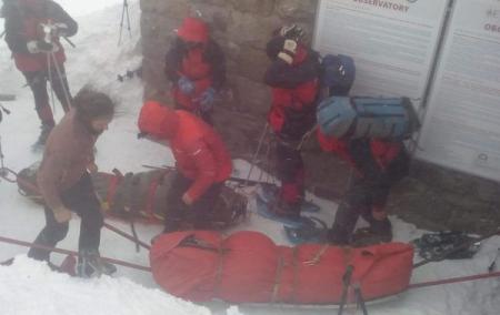 В Карпатах спасатели начали эвакуацию туристов с горы Поп Иван