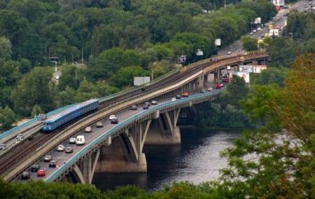 В Киеве начнется капитальный ремонт моста Метро 