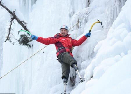 69-летний безногий китаец покорил Эверест 