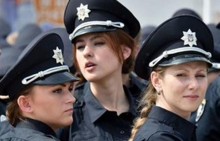В Ровно мужчина избил девушку-полицейскую до сотрясения мозга 