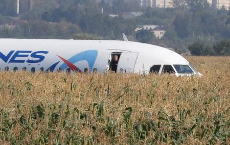 Авария российского самолета А-321: экипаж самолета попал в списки Миротворца