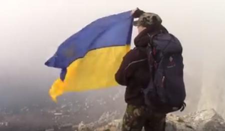 В Крыму подняли флаг Украины в поддержку пленных украинских моряков 