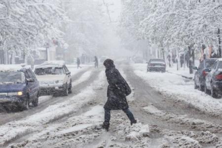 Украинцам прогнозируют сильный ветер, мокрый снег и морозы