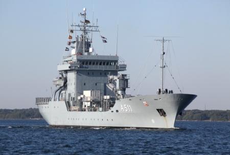 Плавбаза и линкор НАТО вошли в Черное море 