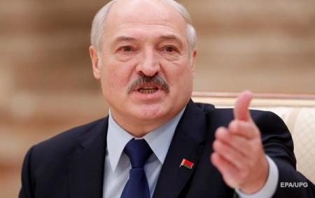 Лукашенко рассказал, кто заправляет украинские танки 
