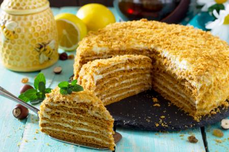 Блюдо дня: Медовик - как приготовить вкусный торт