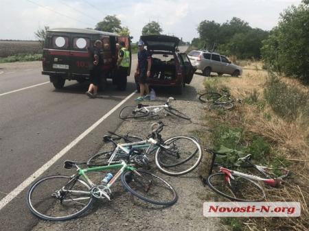 Под Николаевом авто сбило шестерых велосипедистов-учеников 