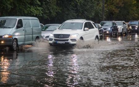Ливень за 20 минут затопил улицы Одессы