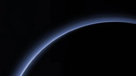 Ученые обнаружили, что атмосфера Плутона медленно исчезает 