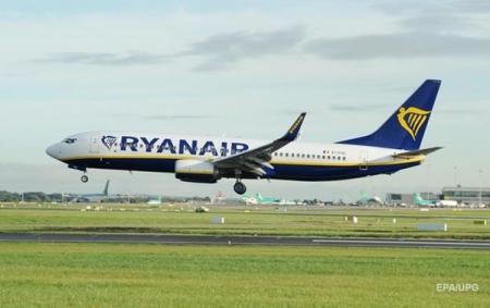 Самолет Ryanair экстренно сел из-за массовой драки на борту 