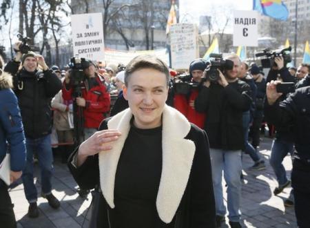 Петиция за лишение Савченко звания героя набрала 15 тысяч голосов