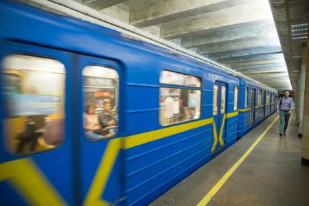 Станцию метро Святошин закрыли на ремонт до конца года