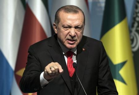 В Турции уволят более 18 тысяч госслужащих 