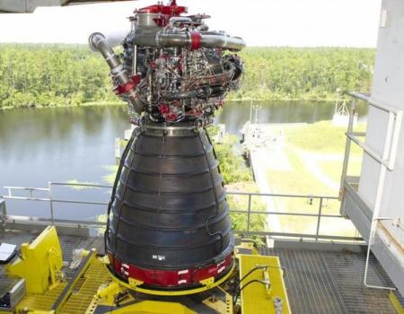 В США испытали двигатель сверхтяжелой ракеты 