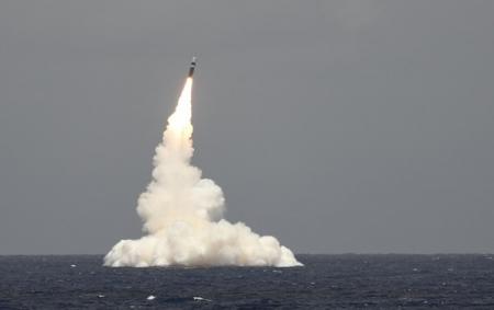 США испытали четыре баллистических ракеты Trident II