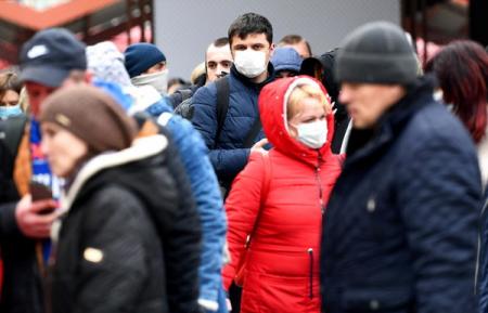 В Украине COVID-19 может заразиться половина населения