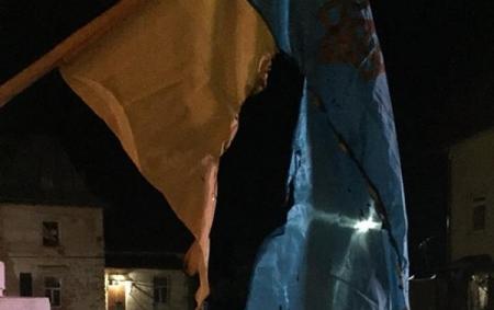 На Житомирщине ищут надругавшегося над флагом Украины мужчину 