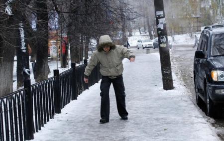В Киеве за месяц из-за гололеда пострадали 1500 человек 