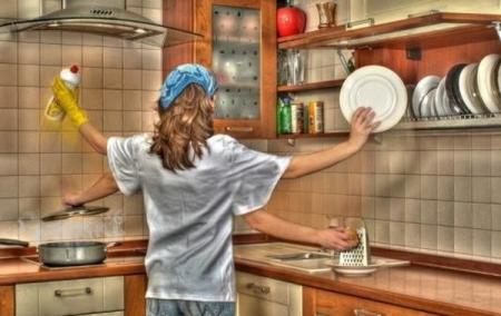 В Украине 70% мужчин уверены, что место женщины у плиты