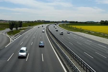 Рада приняла закон о строительстве платных дорог 