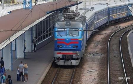 На ряд поездов Укрзализныця перестала продавать билеты