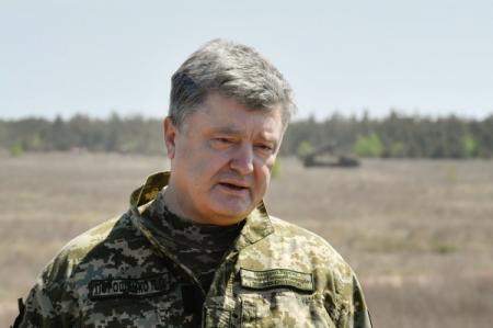 Порошенко назвал причины, почему в 2014 году не объявили войну России 