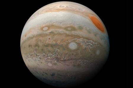 Ученые воссоздали в лаборатории возможный гелиевый дождь на Юпитере 