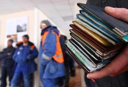 Украинских заробитчан зарегистрируют и заставят платить взносы в Фонд благополучия 