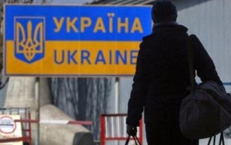 Кабмин запретил украинцам ездить за границу на заработки