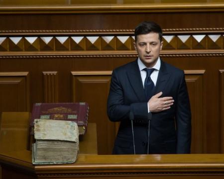 Владимир Зеленский выступил против портретов президента в кабинетах чиновников