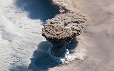 Вулкан уничтожил все живое на Курильском острове