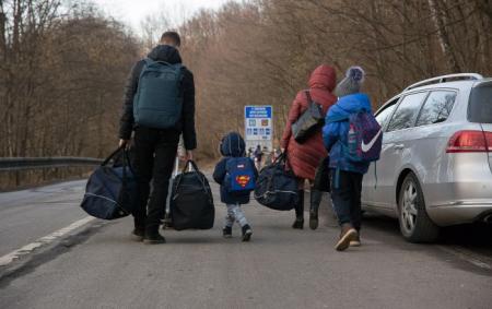 Біженців у Польщі можуть змусити повернути допомогу з відсотками: як цього не допустити і що потрібно зробити