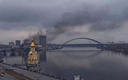 Киян просять не перетинати мости через Дніпро