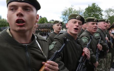 У Білорусі заперечують проведення мобілізації, але громадянам приходять повістки на військові збори