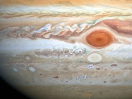 Большое красное пятно Юпитера оказалось глубже, чем считалось 