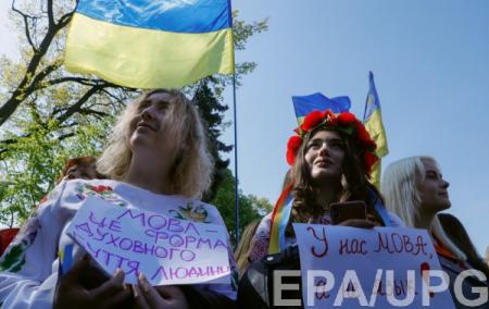 Большинство украинцев поддерживают единый государственный язык - Опрос 
