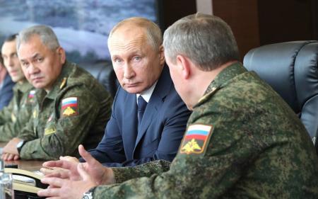 Чому Путін влаштував показову зустріч з російськими генералами – у британській розвідці пояснили