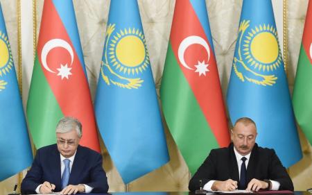 Правильна денацифікація: президенти Азербайджану та Казахстану під час зустрічі відмовилися спілкуватися російською