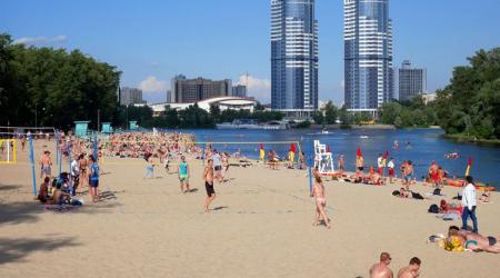 На всех 14 пляжах Киева не рекомендуют купаться