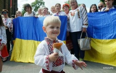 Украинцы гораздо больше довольны собственной жизнью, чем жизнью страны