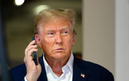 2_donald_tramp_rozmovlyae_telefon_gettyimages_2151595939_c6cd681149184d1e_16.04.26