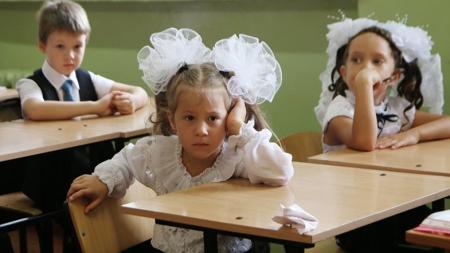 В Киеве приостановили набор первоклассников в школы