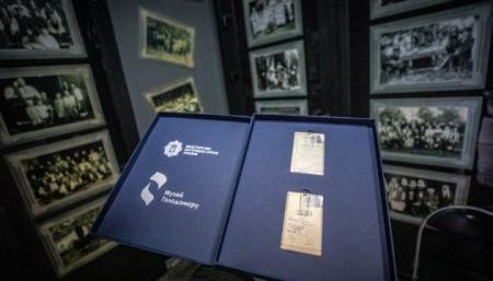 Музею Голодомора передали рассекреченные архивные документы