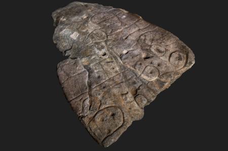 Плиту бронзового века из французского замка признали древней 3D-картой