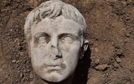 Археологи нашли мраморную голову первого императора Рима