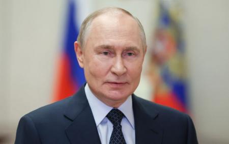 Путін приїхав в гості до союзника з кулеметником на броньовику 