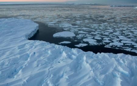 _aysberg_vinsenska_zatoka_kriga_gettyimages_79734143_dab17ad6ca7ca1_18.02.26
